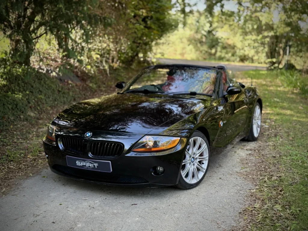 BMW Z4 E85 noire coté face