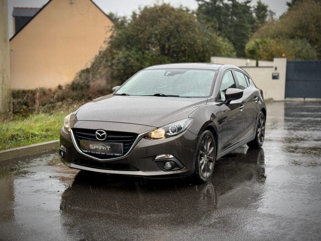 Mazda 3 2.0 165 face avant