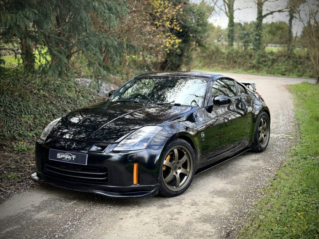 Nissan 350z noire ph2 paysage